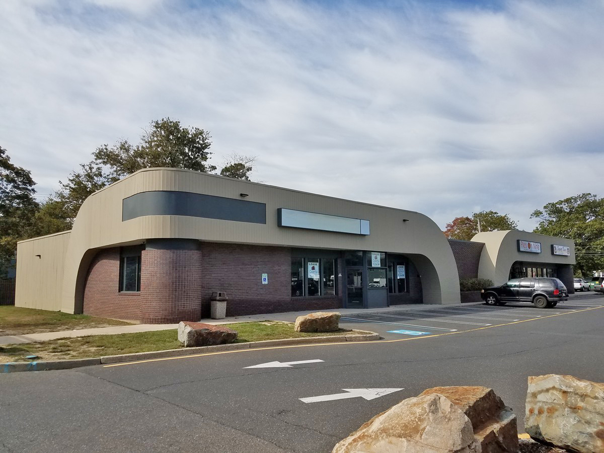 Front left exterior view of 658 Atlantic City Blvd Beachwood, NJ